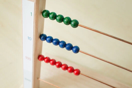 Kleiner Montessori Rechenrahmen