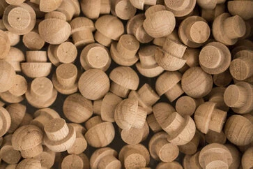 Kleine Abdeckkappen aus Buchenholz